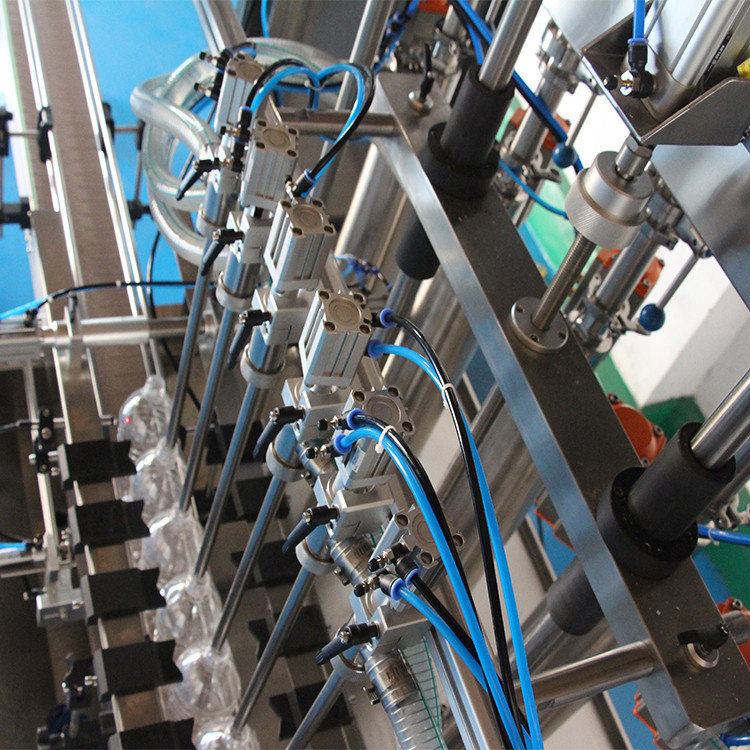 stroj na plnění oleje